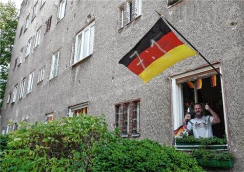 Während einer Fußball-WM fällt es vielen Deutschen leichter, Patriotismus zu zeigen. Foto dpa