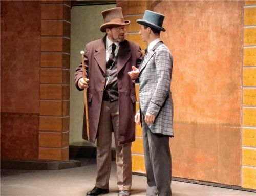 Weinberl (Florian Wilhelm, rechts) und Christopherl (Mathias Obermair) geraten in Nestroys Posse in ein Geflecht aus Verwechslungen und Missverständnissen. Foto re