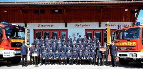 1978 entstand die heutige Feuerwehr Roßholzen aus den beiden Wehren Steinkirchen und Roßholzen. Bis heute gibt es die beiden Vereine.