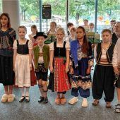„Tag der Tracht“ an der Kolbermoorer Adolf-Rasp-Schule beweist Heimatverbundenheit