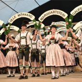 Erfolgreicher Auftakt im Festzelt