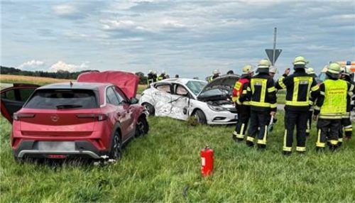 An den beiden Unfallfahrzeugen entstand jeweils Totalschaden. Foto Barth