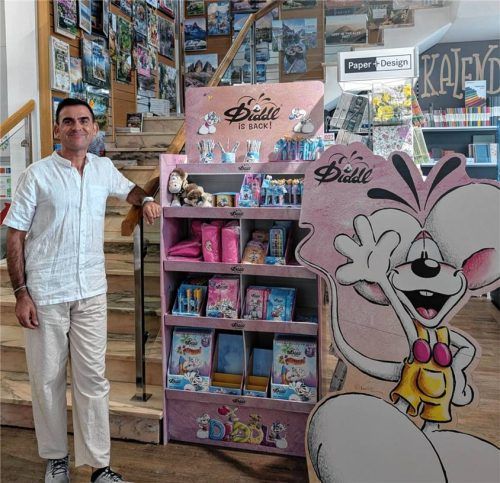 Auch Bensegger bietet die Diddl-Produkte an. Andreas Kastenmüller freut sich über die große Nachfrage.Foto  Vidal