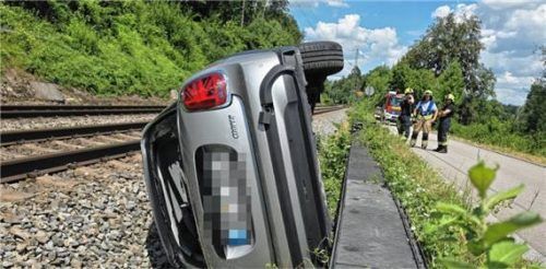 Auf den Bahngleisen landete der Mini einer 75-jährigen Rosenheimerin am vergangenen Donnerstag. Foto Ammelburger