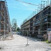 <p>Auf dieser Baustelle in Raubling ereignete sich der Arbeitsunfall mit zwei Verletzten. Foto Ruprecht</p>