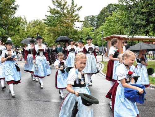 Augen zu und durch: der Trachtenverein Edelweiß Höhenmoos.