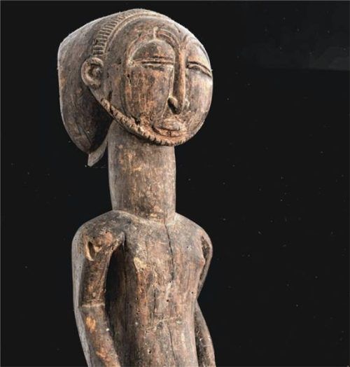 Aus dem Kongo stammt diese Figur der Hemba-Singiti. Die Gebote beginnen bei 4.200 Euro. Foto Giesen