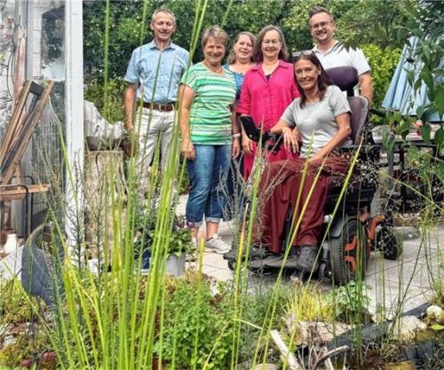 Florian Seestaller, Maria Wegerer, Birgit Furtner, Petra Sewald, Doris Stöckl und Markus Breier nach dem Gartenrundgang. Kreisverband
