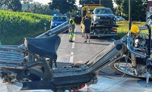 Beide Fahrzeuge erlitten laut Polizei einen wirtschaftlichen Totalschaden. Foto Barth
