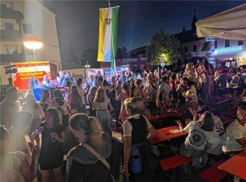 Beste Stimmung mit „die Karolinenfelder“.Fotos Markus Schrank