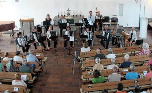 Das Akkordeonorchester Kolbermoor begeisterte sein Publikum in der Kirche. Foto re