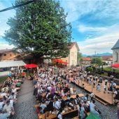 Goaßlschnalzer und Musik begeistern