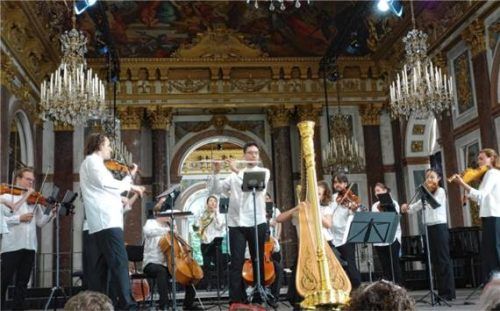 Das Kammermusikensemble „Les essences“ im Spiegelsaal.