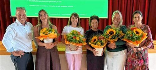 Das Team der Geschäftsstelle des GC Ruhpolding: (von links) Präsident Herbert Fritzenwenger, Bianca Burghard, Schatzmeisterin Christine Heller, Ingrid Fritzenwenger, Claudia Funk und Martina Petz. Foto Kas
