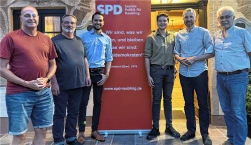 Das Vorstandsteam (von links): stellvertretender Vorsitzender Christopher Sichert, Schriftführer Michael Stiller, Vorsitzender Lorenz Burgmaier, Beisitzer Martin Burgmaier, Beisitzer Peter Heßner und Kassier Anton Füssl. Es fehlt Beisitzerin Stefanie Donabauer.Foto SPD Raubling