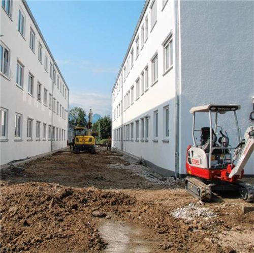 Der Bau der Flüchtlingsunterkunft an der Rosenheimer Straße in Kolbermoor soll in wenigen Wochen beendet sein. Foto Matthias Riediger