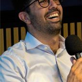 <p>Der OB hatte sichtlich Freude am Livestream .Fotos Mischner</p>