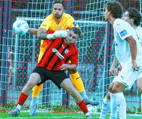 Der TSV Wasserburg – hier Simon Fischer – hat sich mit dem Sieg über den SV Erlbach für die erste Hauptrunde im Toto-Pokal qualifiziert.Foto Butzhammer