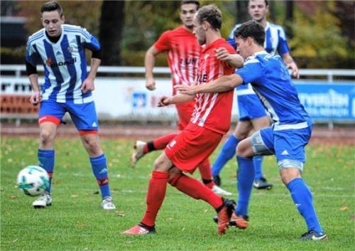 Der TuS Raubling und der SV Bruckmühl trafen zuletzt im November 2018 in der Kreisliga in einem Pflichtspiel aufeinander. Diesmal gibt es das Duell am ersten Spieltag der neuen Saison in der Bezirksliga Ost.Foto Franz Ruprecht