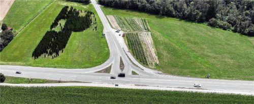 Der Unfallschwerpunkt an der Abzweigung nach Griesstätt wird mit einer Ampel entschärft. Foto Staatliches Bauamt Rosenheim
