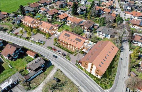 Die Animation zeigt den Planentwurf mit Hotelanlage auf der rechten Seite und zwei Wohngebäude im westlichen Teil des Grundstücks. Foto Sprus