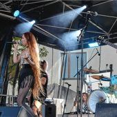Doll Circus beim Waikiki-Festival