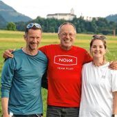 <p>Die drei Erstplatzierten der Vereinsmeisterschaften: Bronze für Klaus Opperer (links), Titel für Till Gottbrath und Silber für Carolin Sprenger. Fotos www.kampenwand-flieger.de</p>