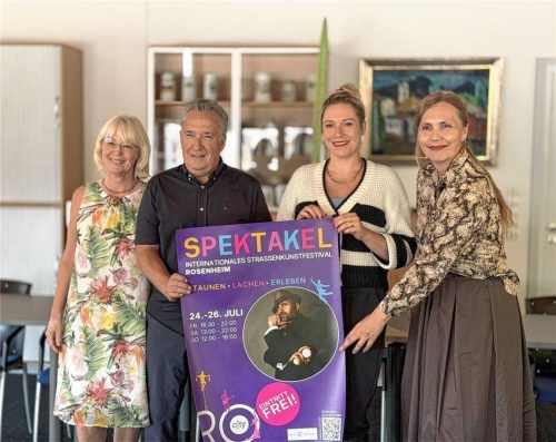 Die Gesichter hinter dem Spektakel: (von links) Inge Hilz, Intendant Martin Hilz, Kathrin Schrubar und Beatrix Grösgen. Foto Huber