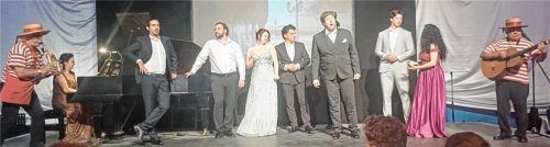 Die Mitwirkenden beim Festabend „O sole mio“ im Sternenzelt auf Gut Immling. Foto Giesen