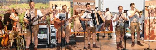 Die Musiker von „Die Lungauer“ begeistern das Publikum im Festzelt mit ihren Instrumenten und Gesang. Foto Hauser