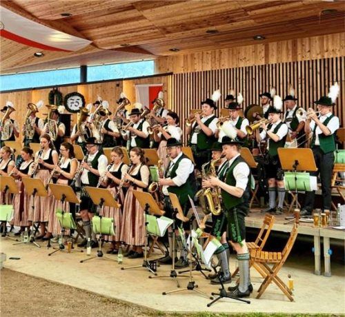 Die Musikkapelle Vogling-Siegsdorf bei ihrem Konzert im Musikpavillon auf dem Siegsdorfer Platz in Pfunders. Foto Krammer