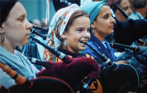 Die Musikszenen der „Rondalla“ sind ein Fest für Augen und Ohren. Sie stammen aus dem Film „So klingt das Leben“, Spanien 2025, Regie Daniel Sánchez Arévalo.Foto  Friedrich