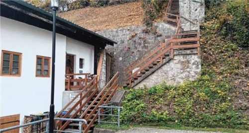 Die Rechenstiege zwischen Wochinger Spitz (St.-Oswald-Straße) und Triftweg wird ab Mitte Juli umfassend erneuert. Während der rund dreiwöchigen Bauzeit ist die Treppenverbindung gesperrt. Foto Große Kreisstadt Traunstein