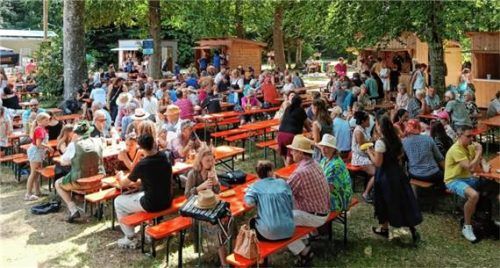 Die schattigsten Plätze waren heiß begehrt.Foto re