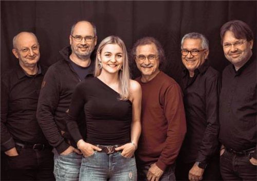 Die sechsköpfige Band „Soulfood“ spielt am Samstag am Simssee-Ufer.Foto 2026 OVB