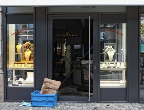 Die Spurensicherung arbeitete akribisch am Tatort. Foto Mischner