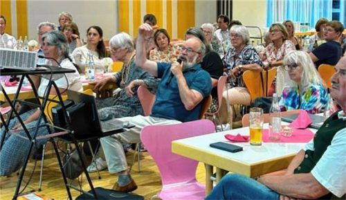 Die traditionelle Bilderschau lieferte Rückblicke auf viele schöne Momente des vergangenen Jahres.Foto re