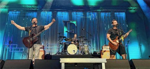 Edmund sorgten mit ihren Hits teils für Schmuse-Stimmung auf dem Rosenheimer Sommerfestival. Foto Patricia Huber