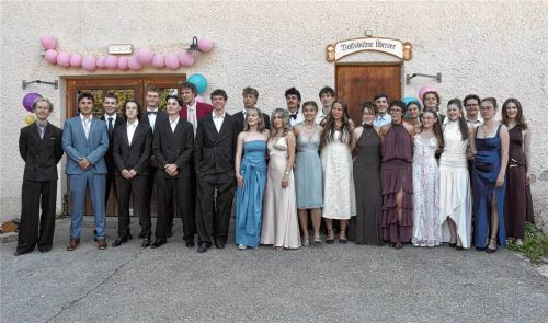 Ein neuer Lebensabschnitt beginnt: 26 junge Menschen erhielten ihr Abiturzeugnis. Foto Braun