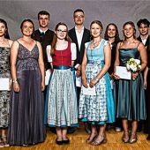 Fast 500 Schüler erhalten ihr Zeugnis