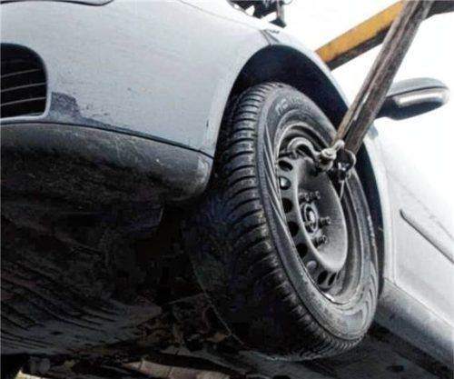 Ein Wagen musste am Dienstag (28. Juli) auf der A94 abgeschleppt werden. Begleitet wurde das Ganze von der Autobahnpolizei Mühldorf am Inn (Symbolbild). Foto Pdpa