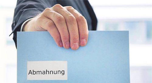 Eine Abmahnung ist regelmäßig Voraussetzung für eine verhaltensbedingte Kündigung. Foto FRANZISKAGABBERT/DPA-TMN