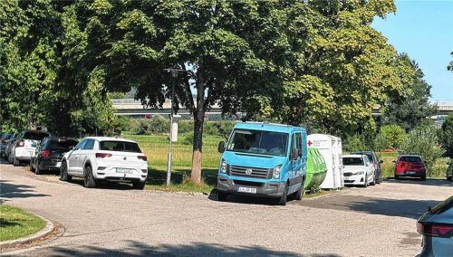 Eine erste Planung zur Entzerrung der Parksituation am Bernauer Bahnhof wurde dem Gemeinderat vorgestellt. Jetzt sollen die Pläne – in Abstimmung mit der Bahn – weiter konkretisiert werden. Foto elk