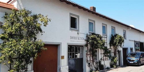 Eine Wohnung sanieren, um die zweite Klasse der Grundschule in Höslwang zu sichern – die Gemeinde greift zu ungewöhnlichen Maßnahmen. Foto Stübl