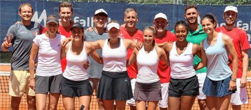 Erfolgreiche Saison: Feldkirchens Damen wurden als Aufsteiger gleich Vizemeister der Landesliga, die Herren schafften den Sprung nach oben.Foto re