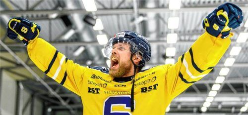 Erik Ullman beim Torjubel: Der schwedische Verteidiger komplettiert das Quartett an Kontingentspielern der Starbulls Rosenheim für die neue DEL2-Spielzeit.Foto Imago Images