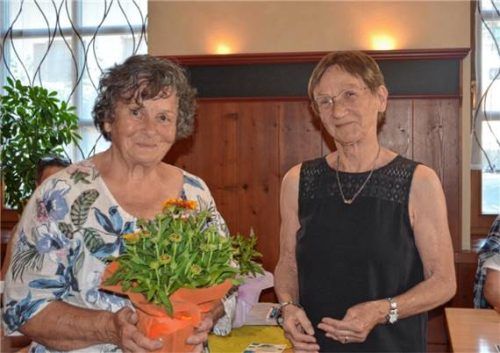 Eva-Maria Schroll (links) leitete nun viele Jahre den Verein Tipi als Vorsitzende. Nun konnte sie dieses Amt an Mechthild Faller-Obermeier übergeben. Foto Eder