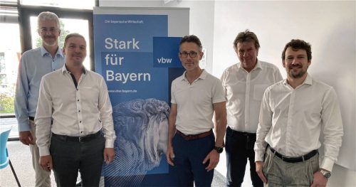 Exklusive Einblicke in die Wirtschaft gaben (von links): Marc Hilgenfeld, Geschäftsführer der vbw Bezirksgruppe München-Oberbayern, Florian Schörgnhofer, Werksleiter von Siloking Mayer Maschinenbau, Frank Eberle, Geschäftsführer von Alpma Alpenland Maschinenbau, Harald Schilly, Geschäftsführer bei Rohrdorfer Sand und Kies sowie Andreas Bürger, Geschäftsführer von BBW Lasertechnik. Foto vbw