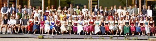 Glücklich über die bestandenen Prüfungen: Die Abiturienten des Ignaz-Günter-Gymnasiums.Foto re