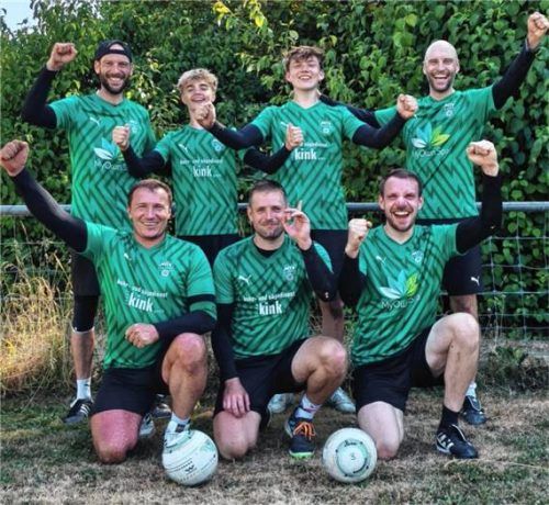 Große Freude beim MTV Rosenheim: Die Faustball-Herren qualifizierten sich für die Aufstiegsrunde in das Oberhaus.